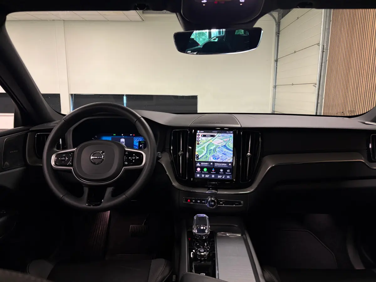 T8 AWD Recharge Ultra Black Edition | Luchtvering | Trekhaak | 360° Camera | 455pk | Head-Up Display | Adaptieve Cruise Control | Stoelverwarming voor+achter | Stuurwielverwarming | Schuifd