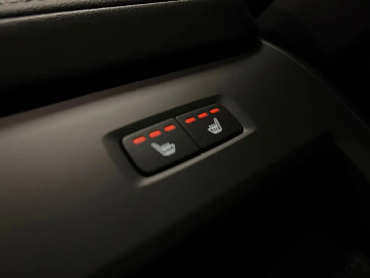 T8 AWD Recharge Ultra Black Edition | Luchtvering | Trekhaak | 360° Camera | 455pk | Head-Up Display | Adaptieve Cruise Control | Stoelverwarming voor+achter | Stuurwielverwarming | Schuifd