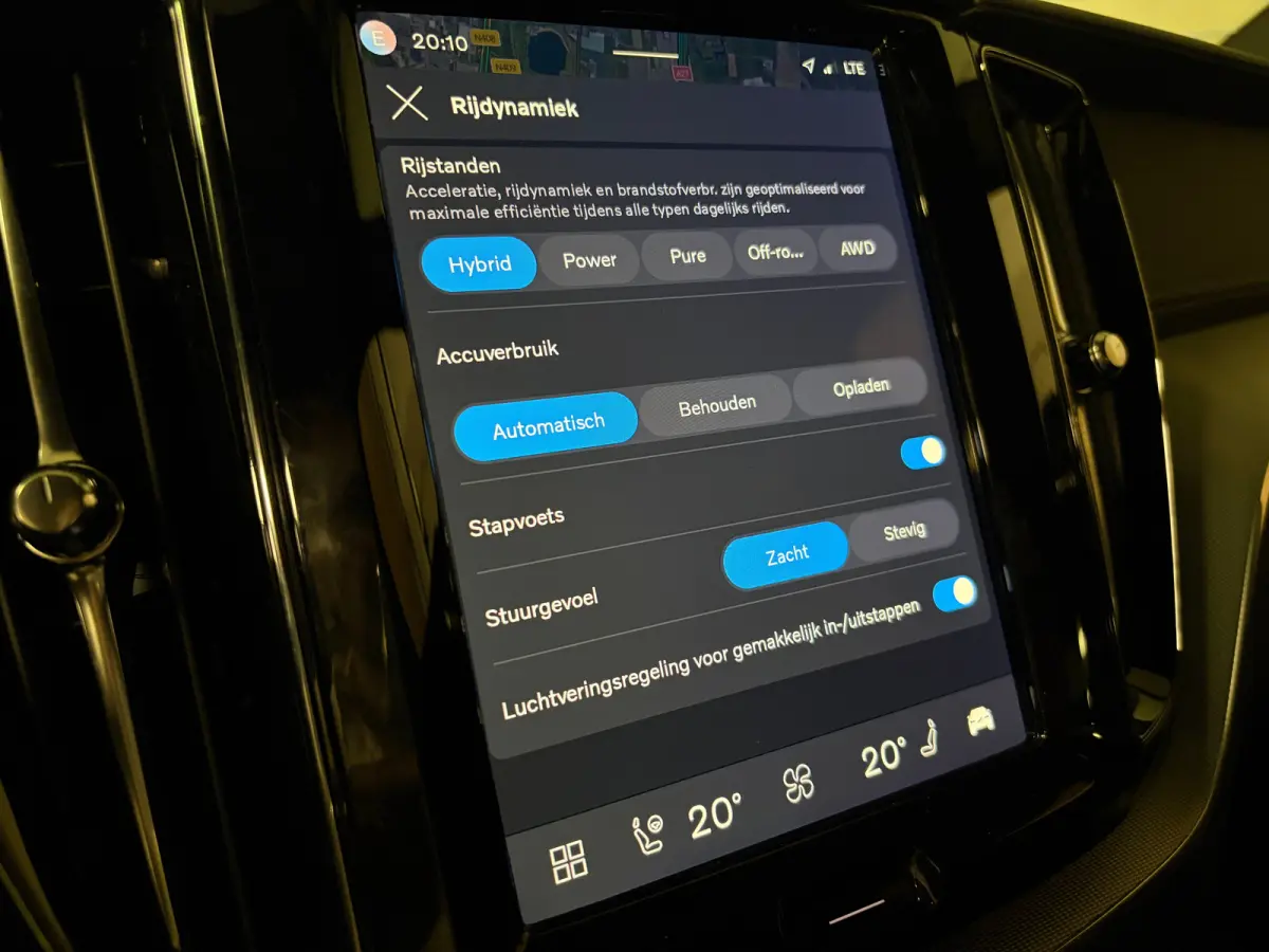 T8 AWD Recharge Ultra Black Edition | Luchtvering | Trekhaak | 360° Camera | 455pk | Head-Up Display | Adaptieve Cruise Control | Stoelverwarming voor+achter | Stuurwielverwarming | Schuifd