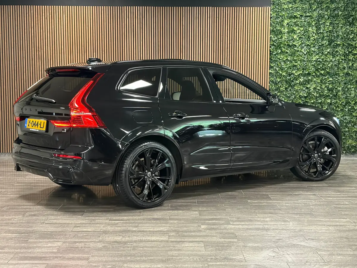T8 AWD Recharge Ultra Black Edition | Luchtvering | Trekhaak | 360° Camera | 455pk | Head-Up Display | Adaptieve Cruise Control | Stoelverwarming voor+achter | Stuurwielverwarming | Schuifd