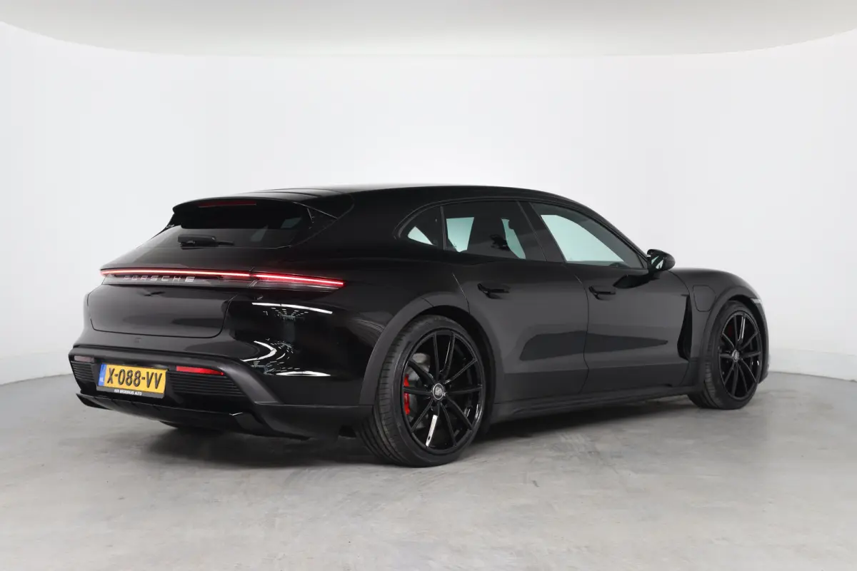 4 93 kWh | SOH 93% | Sport Chrono | Luchtvering | BOSE | LED | Memory | Panorama Dak | 21'' LMV | Camera | BLIS | Leder | Stoelverwarming | Navi | Clima | Cruise Adaptive