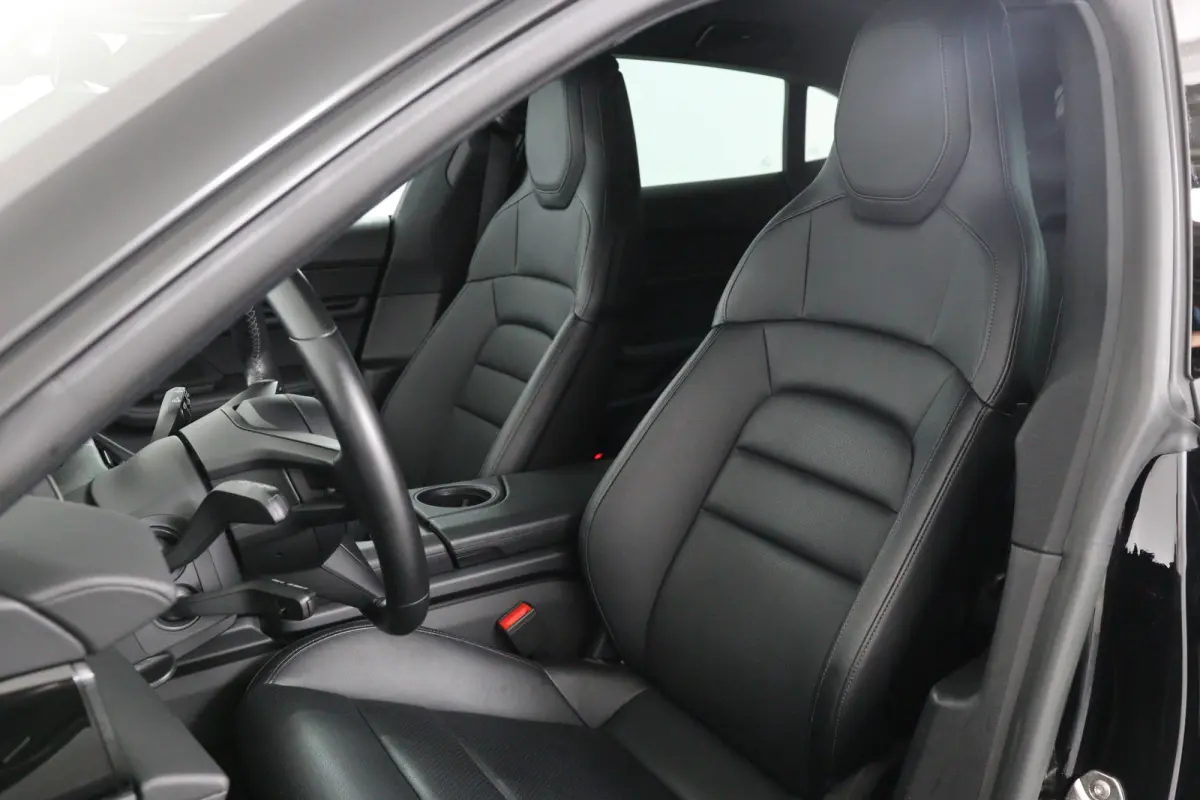4 93 kWh | SOH 93% | Sport Chrono | Luchtvering | BOSE | LED | Memory | Panorama Dak | 21'' LMV | Camera | BLIS | Leder | Stoelverwarming | Navi | Clima | Cruise Adaptive