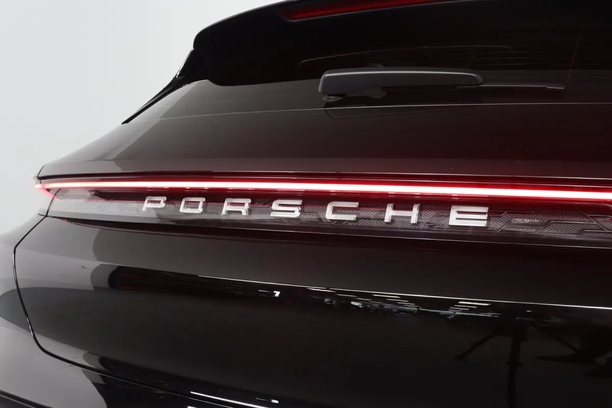 4 93 kWh | SOH 93% | Sport Chrono | Luchtvering | BOSE | LED | Memory | Panorama Dak | 21'' LMV | Camera | BLIS | Leder | Stoelverwarming | Navi | Clima | Cruise Adaptive