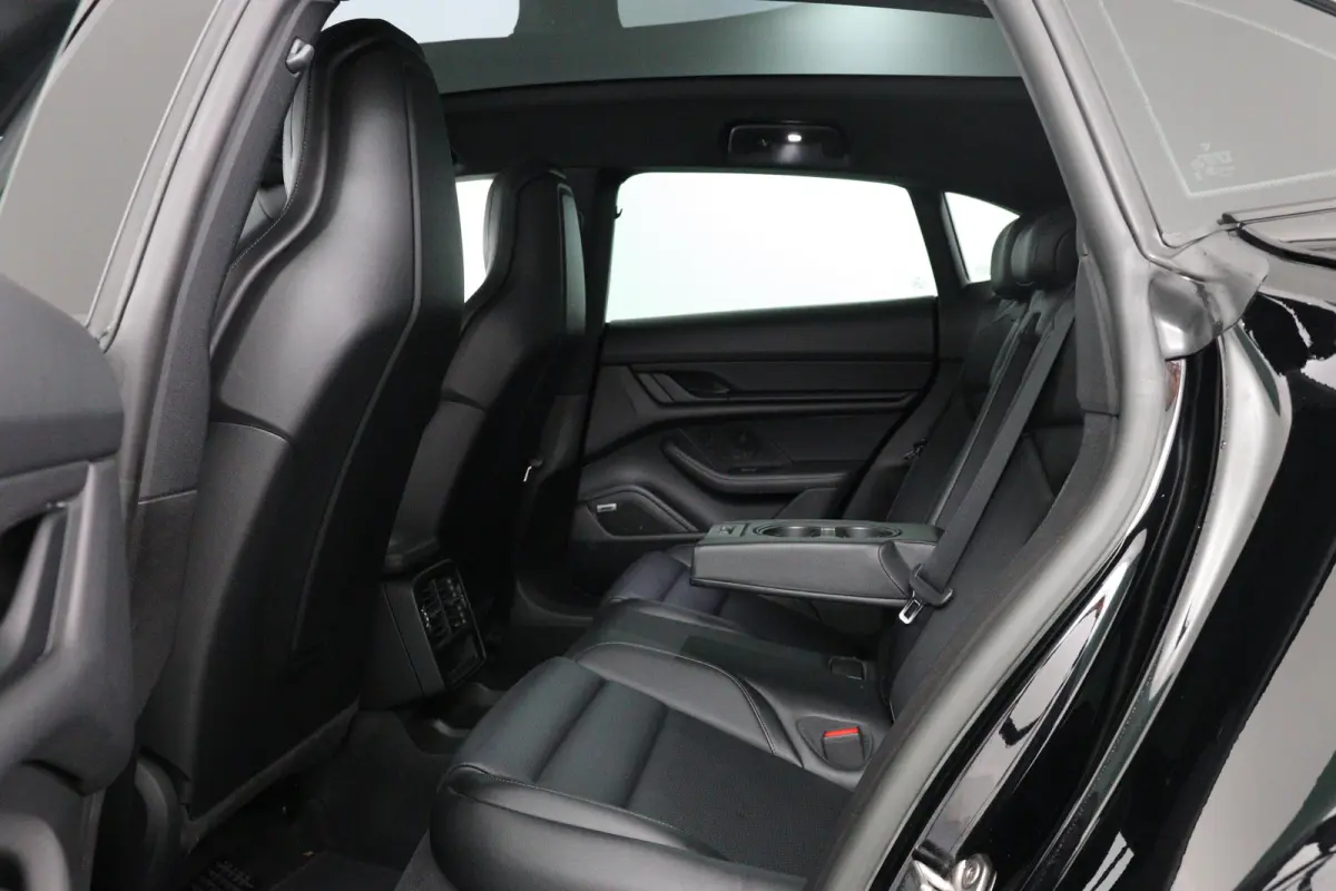 4 93 kWh | SOH 93% | Sport Chrono | Luchtvering | BOSE | LED | Memory | Panorama Dak | 21'' LMV | Camera | BLIS | Leder | Stoelverwarming | Navi | Clima | Cruise Adaptive