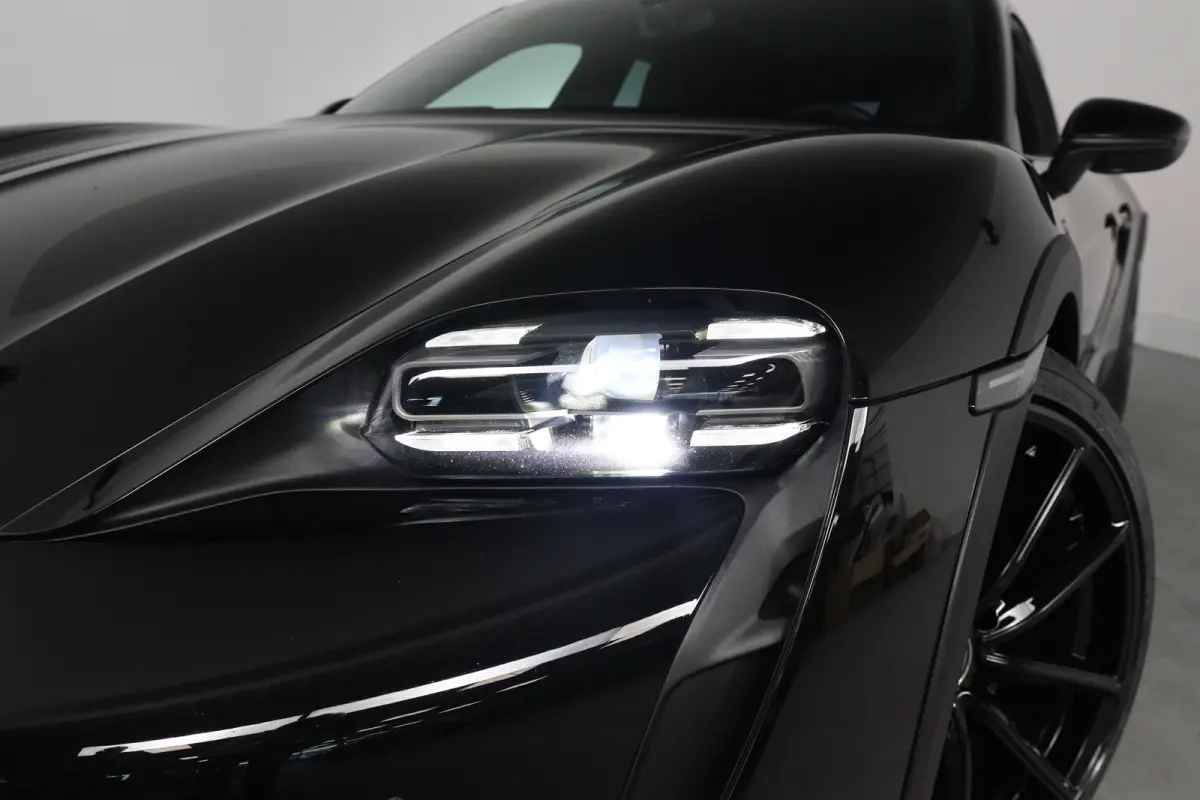 4 93 kWh | SOH 93% | Sport Chrono | Luchtvering | BOSE | LED | Memory | Panorama Dak | 21'' LMV | Camera | BLIS | Leder | Stoelverwarming | Navi | Clima | Cruise Adaptive