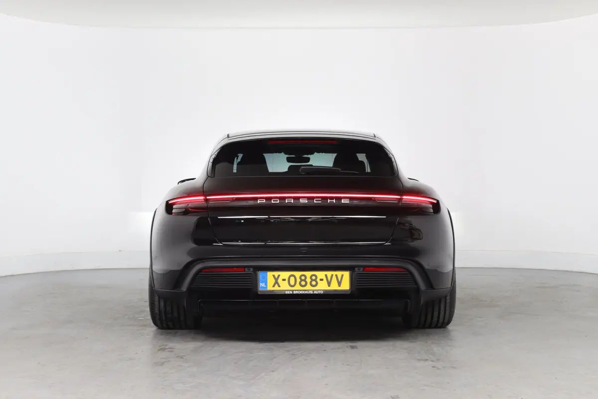 4 93 kWh | SOH 93% | Sport Chrono | Luchtvering | BOSE | LED | Memory | Panorama Dak | 21'' LMV | Camera | BLIS | Leder | Stoelverwarming | Navi | Clima | Cruise Adaptive
