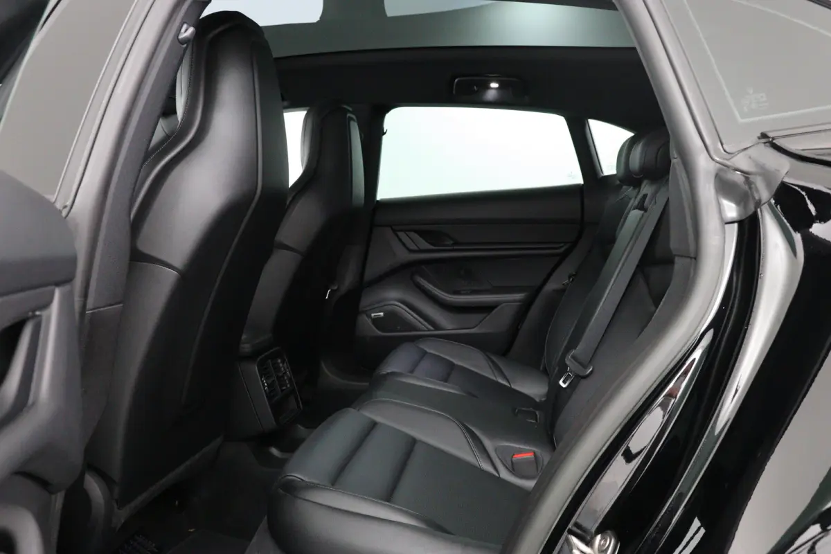 4 93 kWh | SOH 93% | Sport Chrono | Luchtvering | BOSE | LED | Memory | Panorama Dak | 21'' LMV | Camera | BLIS | Leder | Stoelverwarming | Navi | Clima | Cruise Adaptive