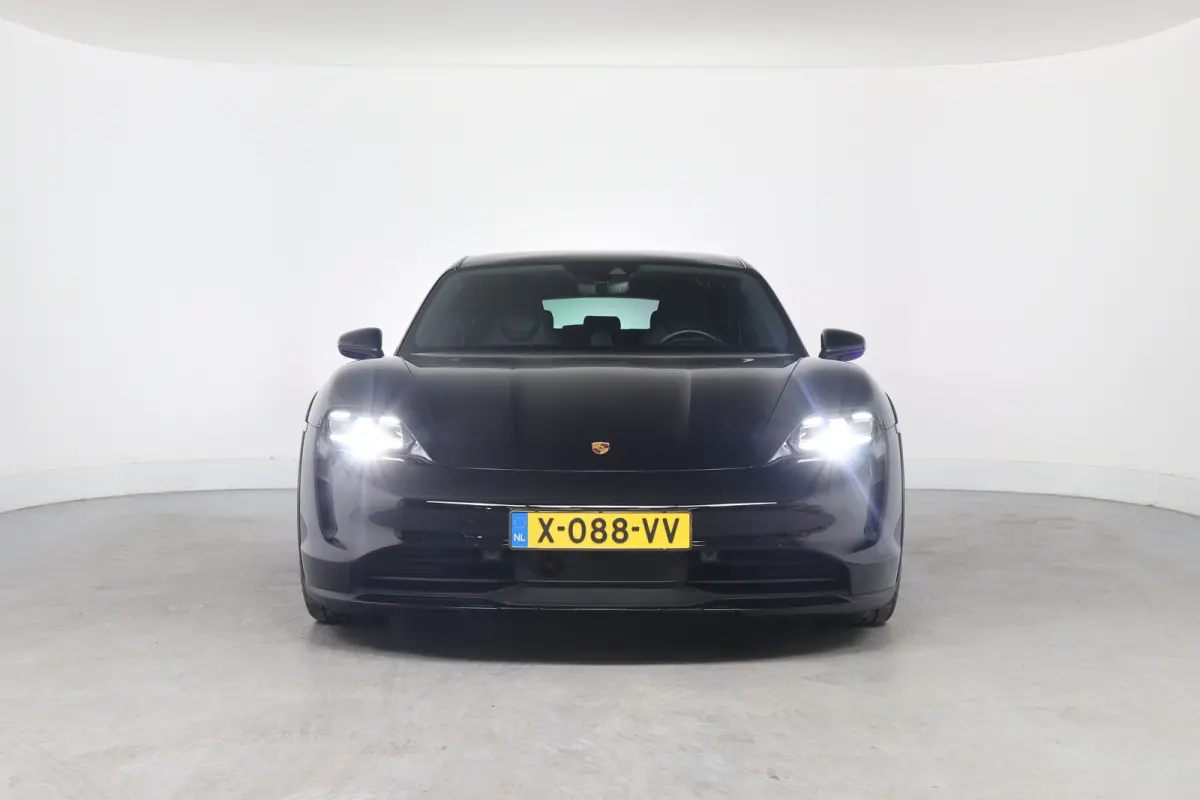 4 93 kWh | SOH 93% | Sport Chrono | Luchtvering | BOSE | LED | Memory | Panorama Dak | 21'' LMV | Camera | BLIS | Leder | Stoelverwarming | Navi | Clima | Cruise Adaptive