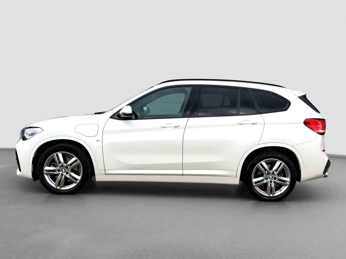 xDrive25e eDrive Edition 220pk M-Sport | M-pakket | Sportstoelen | Trekhaak | Leder | Cruise controle | Climate controle | Navigatie | Elektrische achterklep