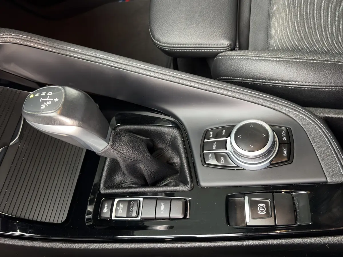 xDrive25e eDrive Edition 220pk M-Sport | M-pakket | Sportstoelen | Trekhaak | Leder | Cruise controle | Climate controle | Navigatie | Elektrische achterklep