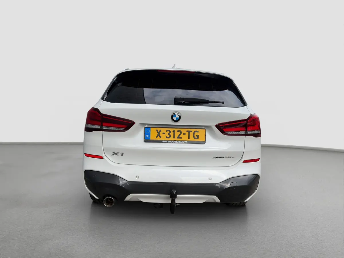 xDrive25e eDrive Edition 220pk M-Sport | M-pakket | Sportstoelen | Trekhaak | Leder | Cruise controle | Climate controle | Navigatie | Elektrische achterklep