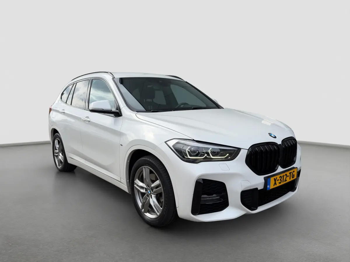 xDrive25e eDrive Edition 220pk M-Sport | M-pakket | Sportstoelen | Trekhaak | Leder | Cruise controle | Climate controle | Navigatie | Elektrische achterklep