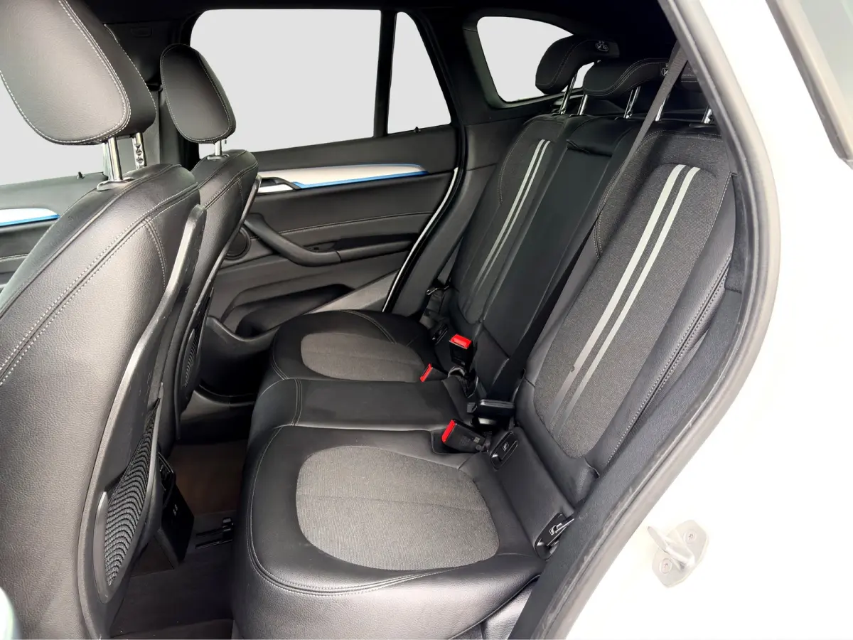 xDrive25e eDrive Edition 220pk M-Sport | M-pakket | Sportstoelen | Trekhaak | Leder | Cruise controle | Climate controle | Navigatie | Elektrische achterklep
