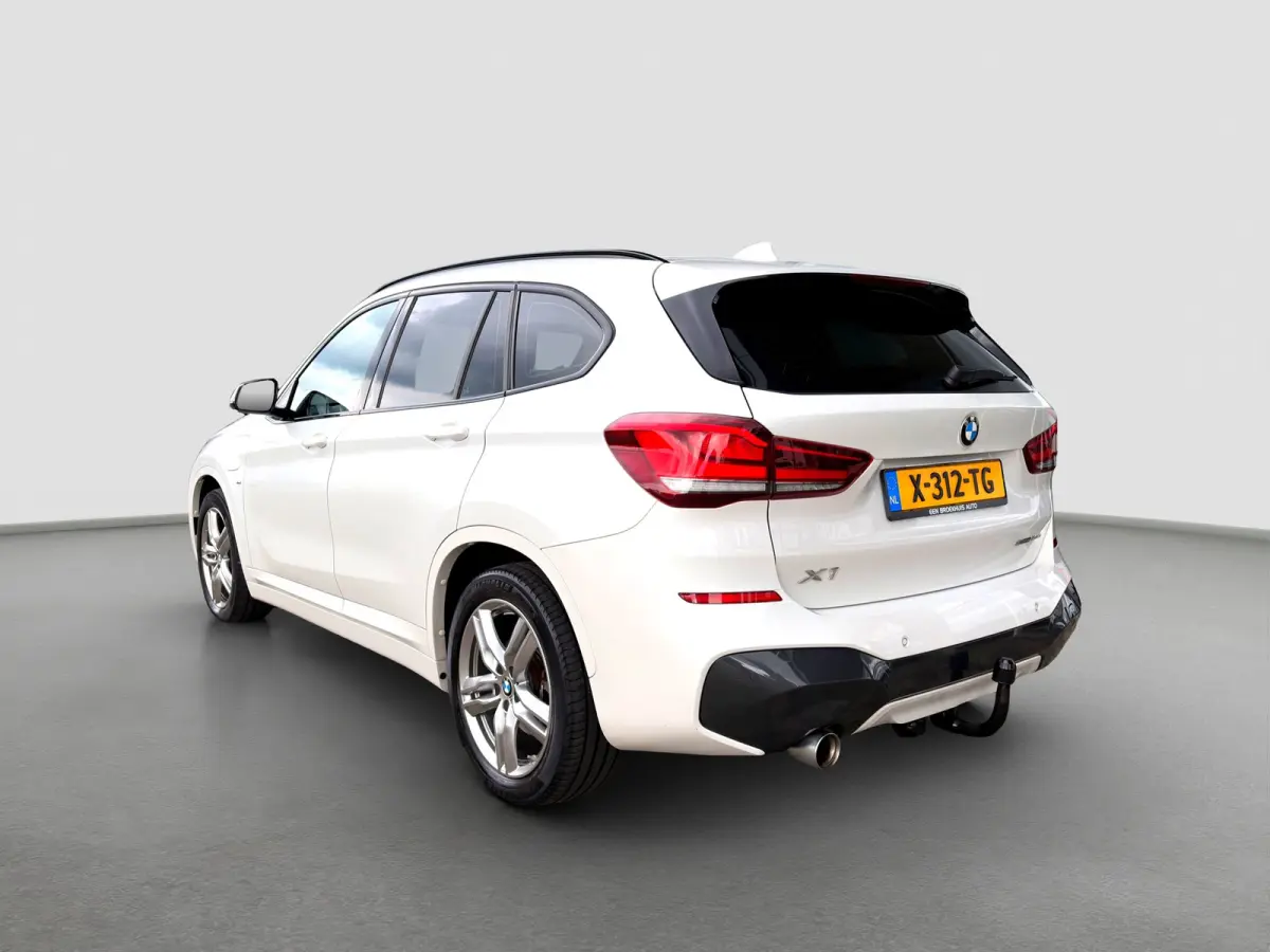 xDrive25e eDrive Edition 220pk M-Sport | M-pakket | Sportstoelen | Trekhaak | Leder | Cruise controle | Climate controle | Navigatie | Elektrische achterklep
