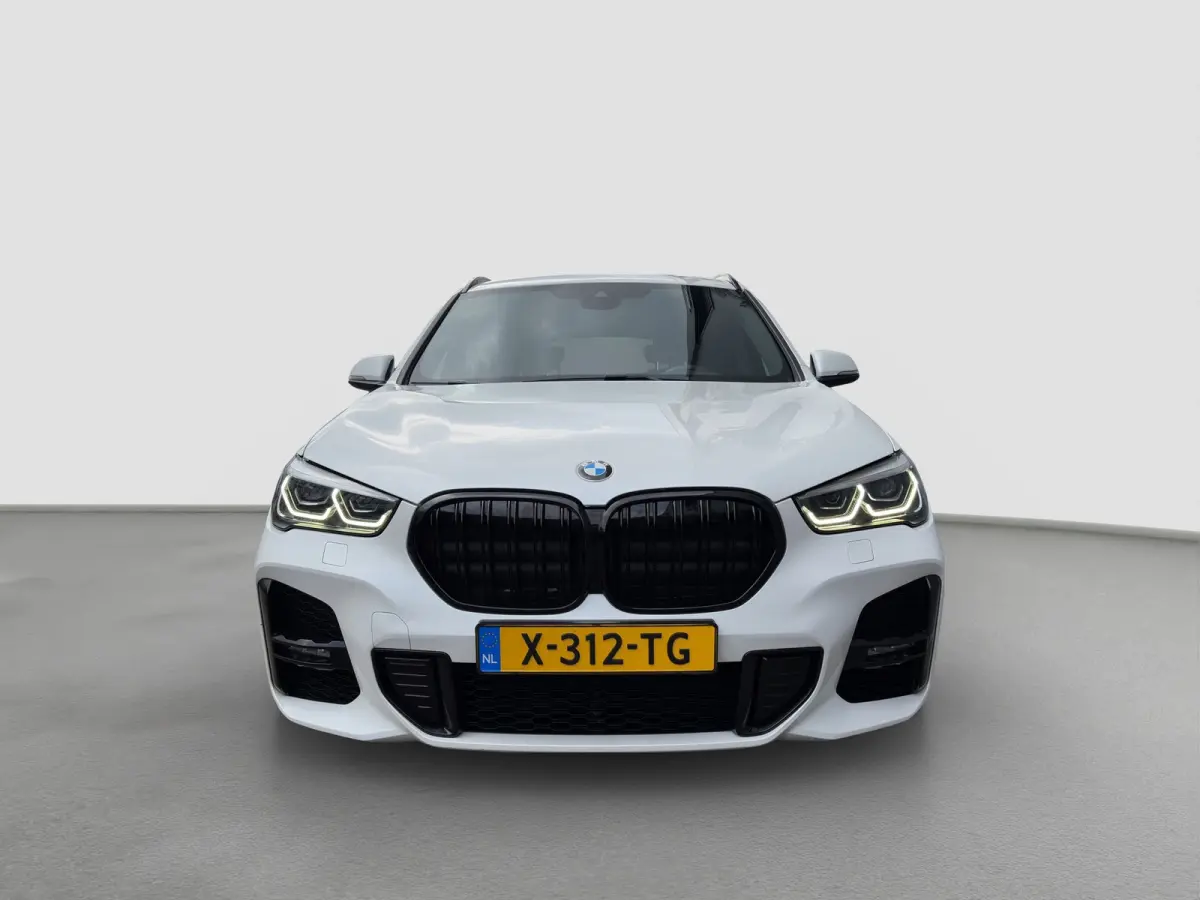 xDrive25e eDrive Edition 220pk M-Sport | M-pakket | Sportstoelen | Trekhaak | Leder | Cruise controle | Climate controle | Navigatie | Elektrische achterklep