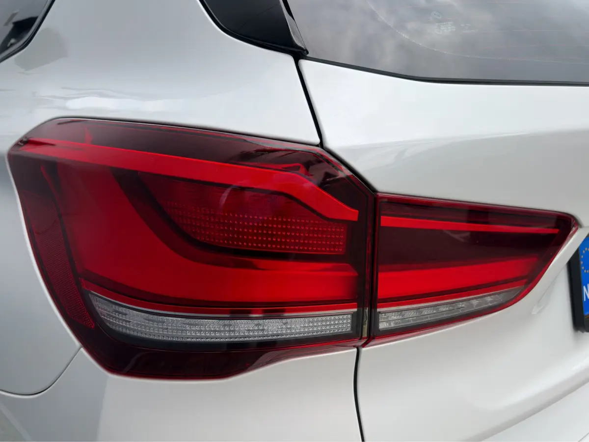 xDrive25e eDrive Edition 220pk M-Sport | M-pakket | Sportstoelen | Trekhaak | Leder | Cruise controle | Climate controle | Navigatie | Elektrische achterklep
