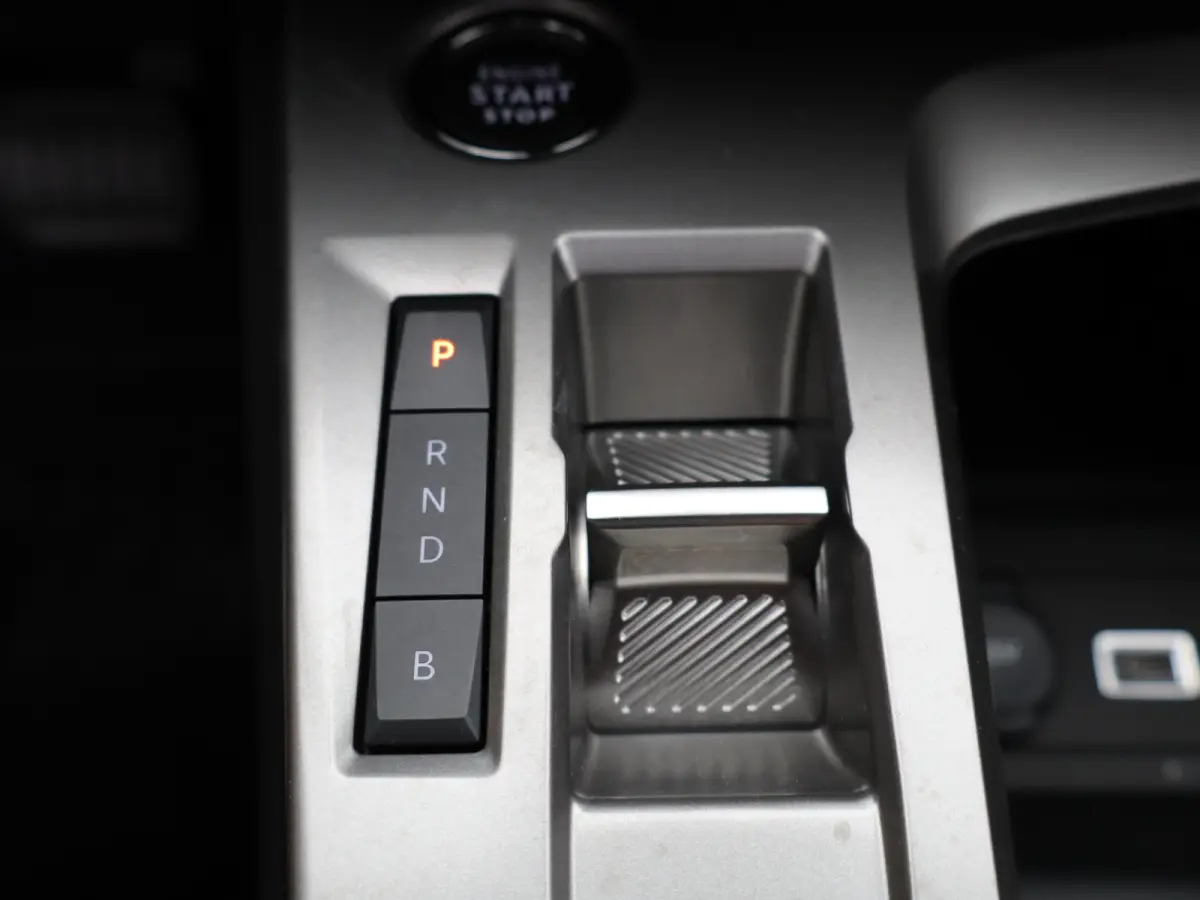 Allure EV 54 kWh | SOH 93% | Stoelverwarming | Stuurverwarming | Navigatie | Verwamde Voorruit | Camera | Parkeersensoren Voor en Achter | 18" Lichtmetalen Velgen | Keyless