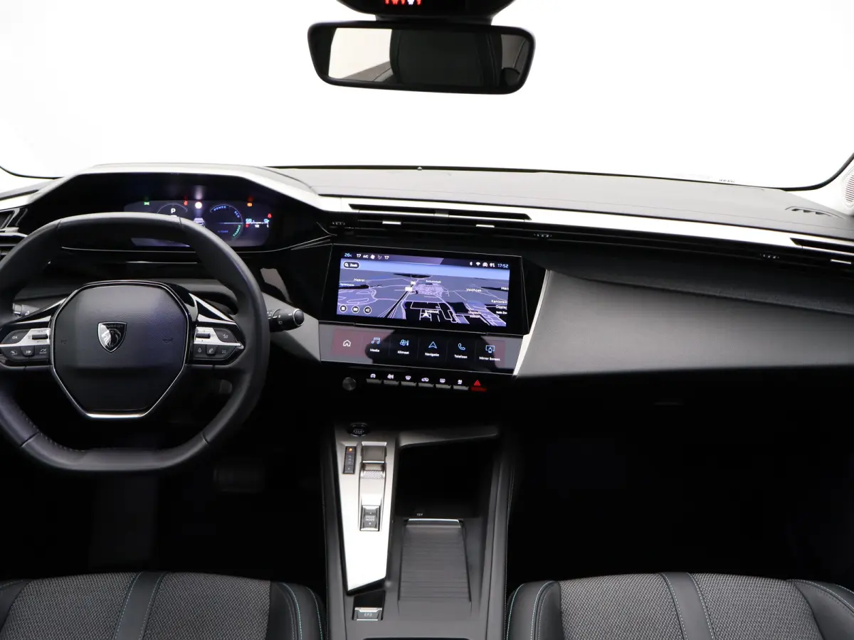Allure EV 54 kWh | SOH 93% | Stoelverwarming | Stuurverwarming | Navigatie | Verwamde Voorruit | Camera | Parkeersensoren Voor en Achter | 18" Lichtmetalen Velgen | Keyless