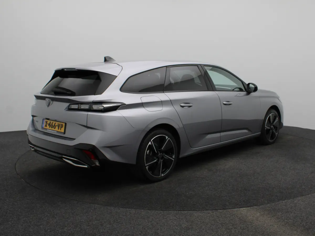 Allure EV 54 kWh | SOH 93% | Stoelverwarming | Stuurverwarming | Navigatie | Verwamde Voorruit | Camera | Parkeersensoren Voor en Achter | 18" Lichtmetalen Velgen | Keyless