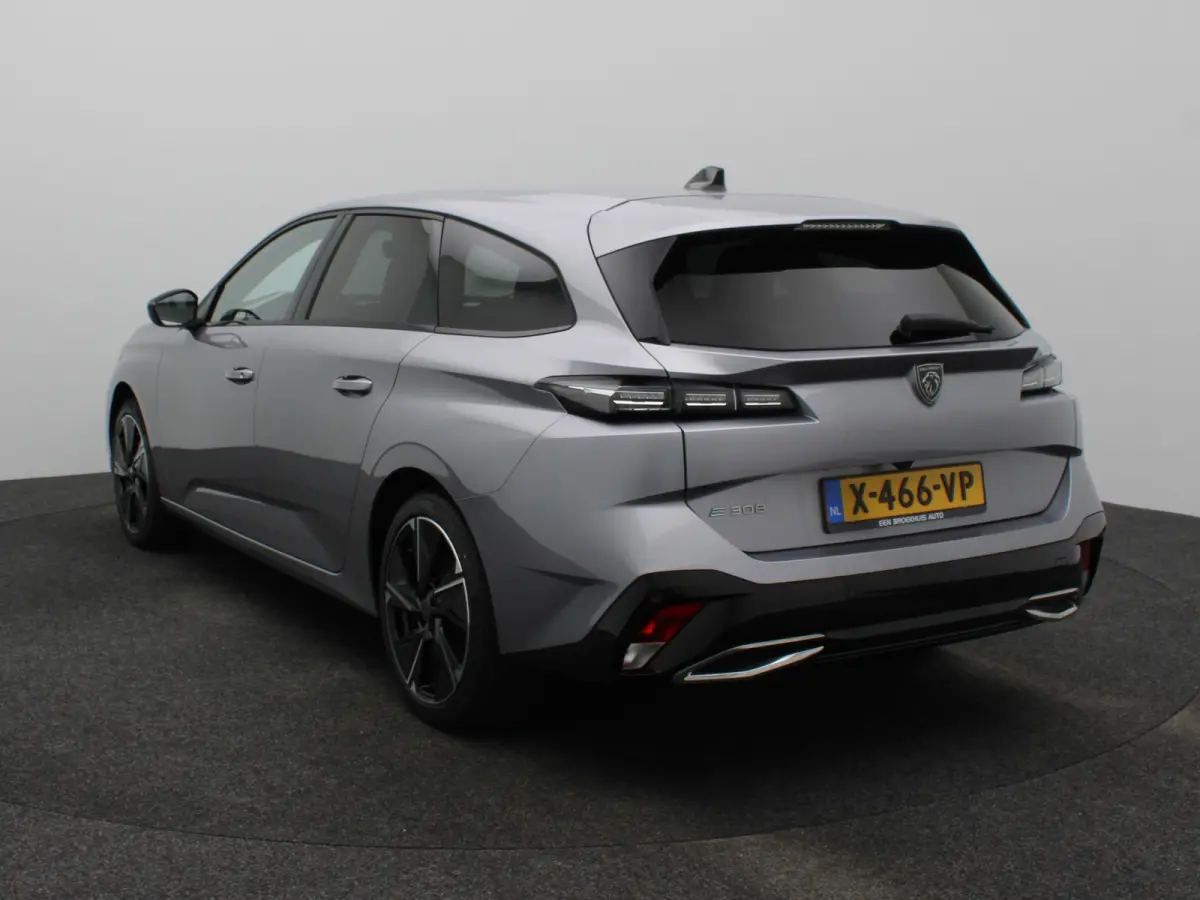 Allure EV 54 kWh | SOH 93% | Stoelverwarming | Stuurverwarming | Navigatie | Verwamde Voorruit | Camera | Parkeersensoren Voor en Achter | 18" Lichtmetalen Velgen | Keyless