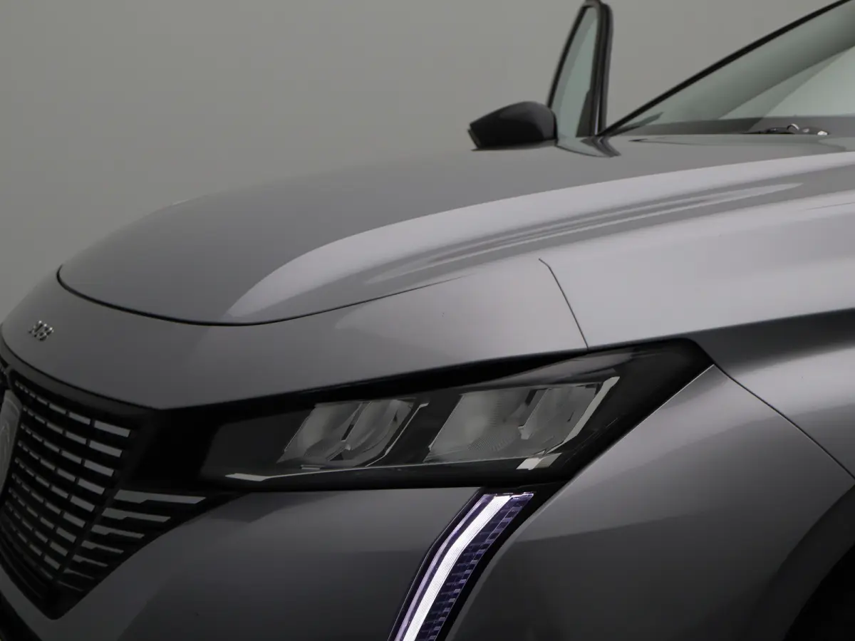 Allure EV 54 kWh | SOH 93% | Stoelverwarming | Stuurverwarming | Navigatie | Verwamde Voorruit | Camera | Parkeersensoren Voor en Achter | 18" Lichtmetalen Velgen | Keyless