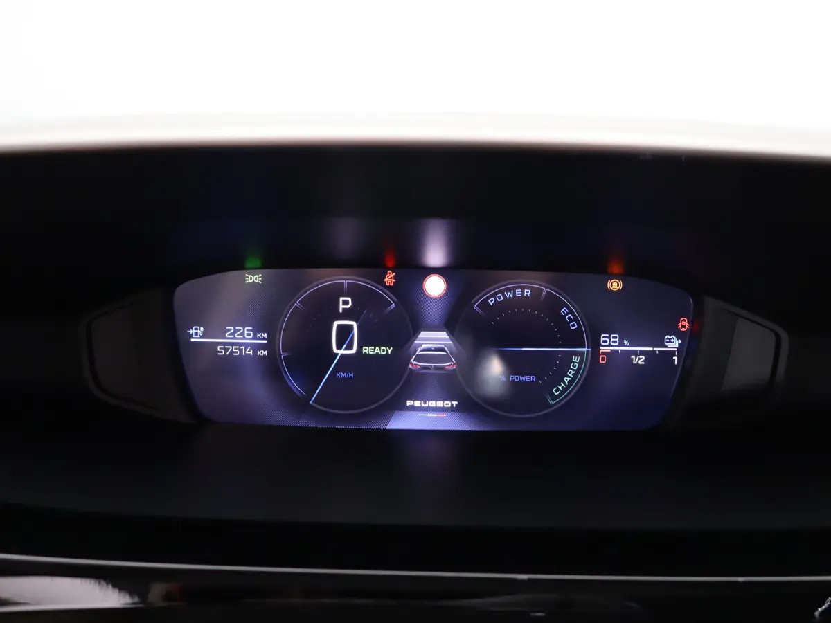 Allure EV 54 kWh | SOH 93% | Stoelverwarming | Stuurverwarming | Navigatie | Verwamde Voorruit | Camera | Parkeersensoren Voor en Achter | 18" Lichtmetalen Velgen | Keyless