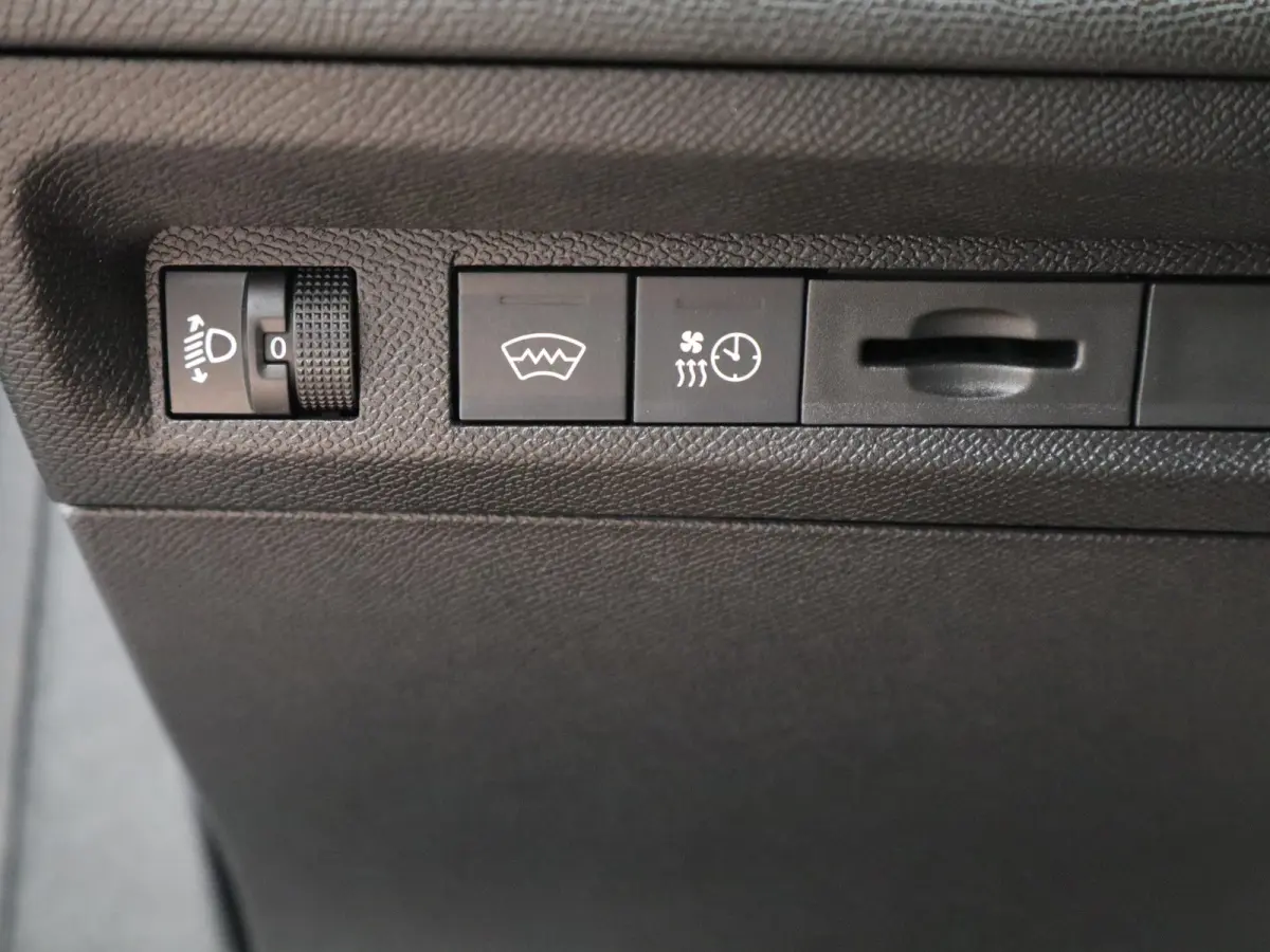 Allure EV 54 kWh | SOH 93% | Stoelverwarming | Stuurverwarming | Navigatie | Verwamde Voorruit | Camera | Parkeersensoren Voor en Achter | 18" Lichtmetalen Velgen | Keyless