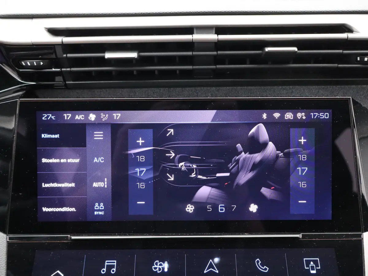 Allure EV 54 kWh | SOH 93% | Stoelverwarming | Stuurverwarming | Navigatie | Verwamde Voorruit | Camera | Parkeersensoren Voor en Achter | 18" Lichtmetalen Velgen | Keyless