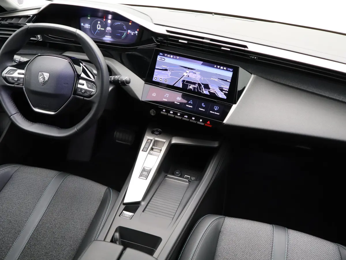 Allure EV 54 kWh | SOH 93% | Stoelverwarming | Stuurverwarming | Navigatie | Verwamde Voorruit | Camera | Parkeersensoren Voor en Achter | 18" Lichtmetalen Velgen | Keyless