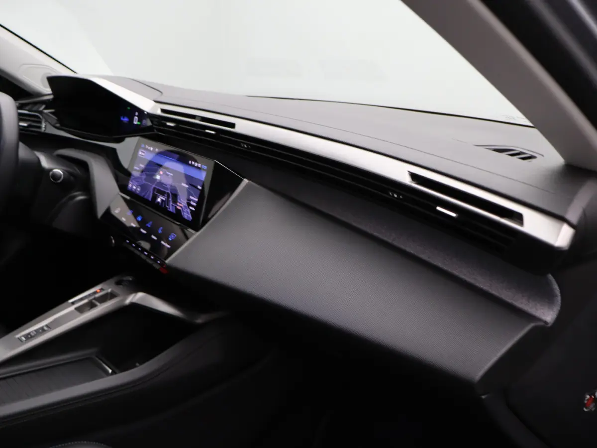 Allure EV 54 kWh | SOH 93% | Stoelverwarming | Stuurverwarming | Navigatie | Verwamde Voorruit | Camera | Parkeersensoren Voor en Achter | 18" Lichtmetalen Velgen | Keyless