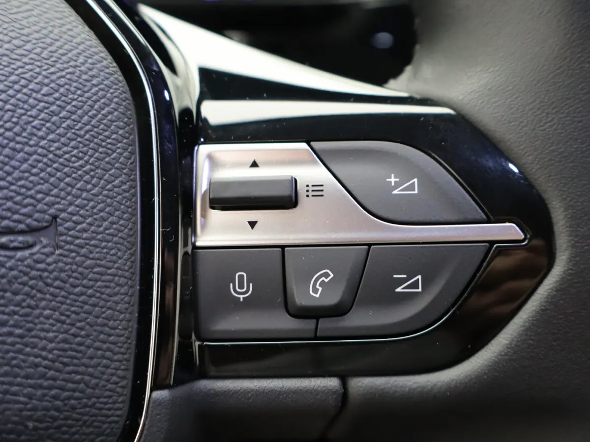 Allure EV 54 kWh | SOH 93% | Stoelverwarming | Stuurverwarming | Navigatie | Verwamde Voorruit | Camera | Parkeersensoren Voor en Achter | 18" Lichtmetalen Velgen | Keyless