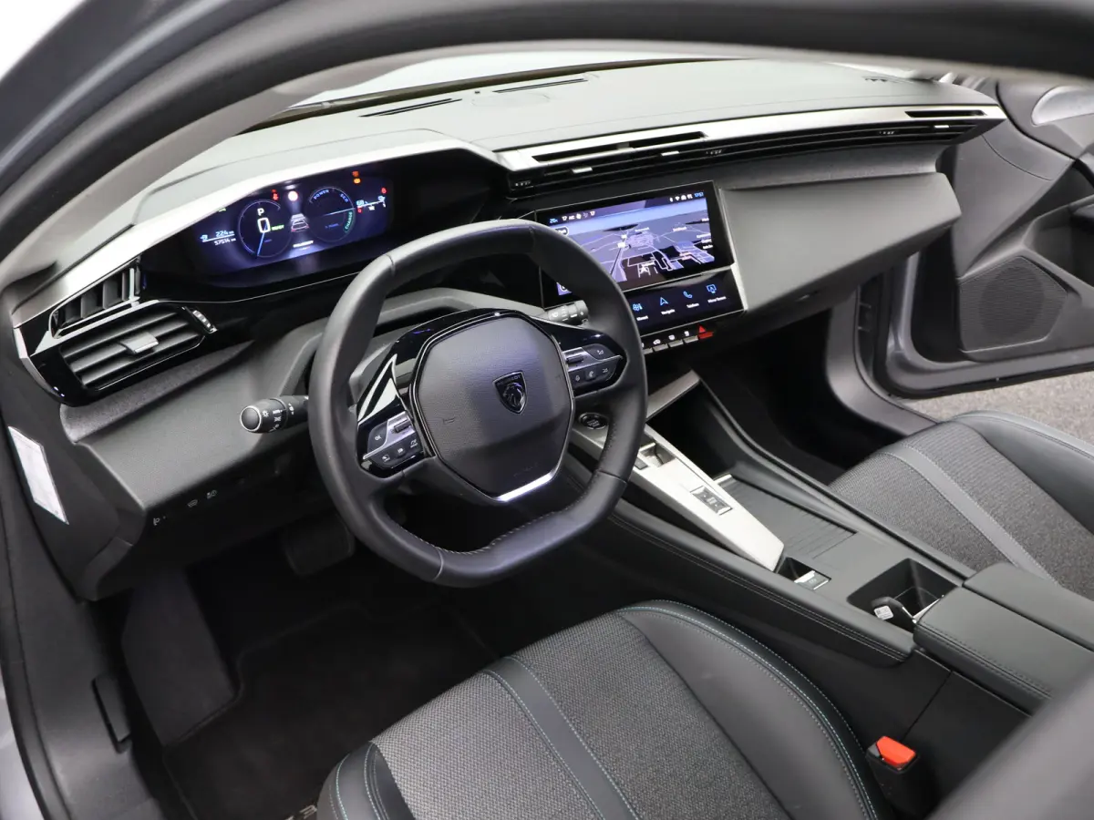 Allure EV 54 kWh | SOH 93% | Stoelverwarming | Stuurverwarming | Navigatie | Verwamde Voorruit | Camera | Parkeersensoren Voor en Achter | 18" Lichtmetalen Velgen | Keyless