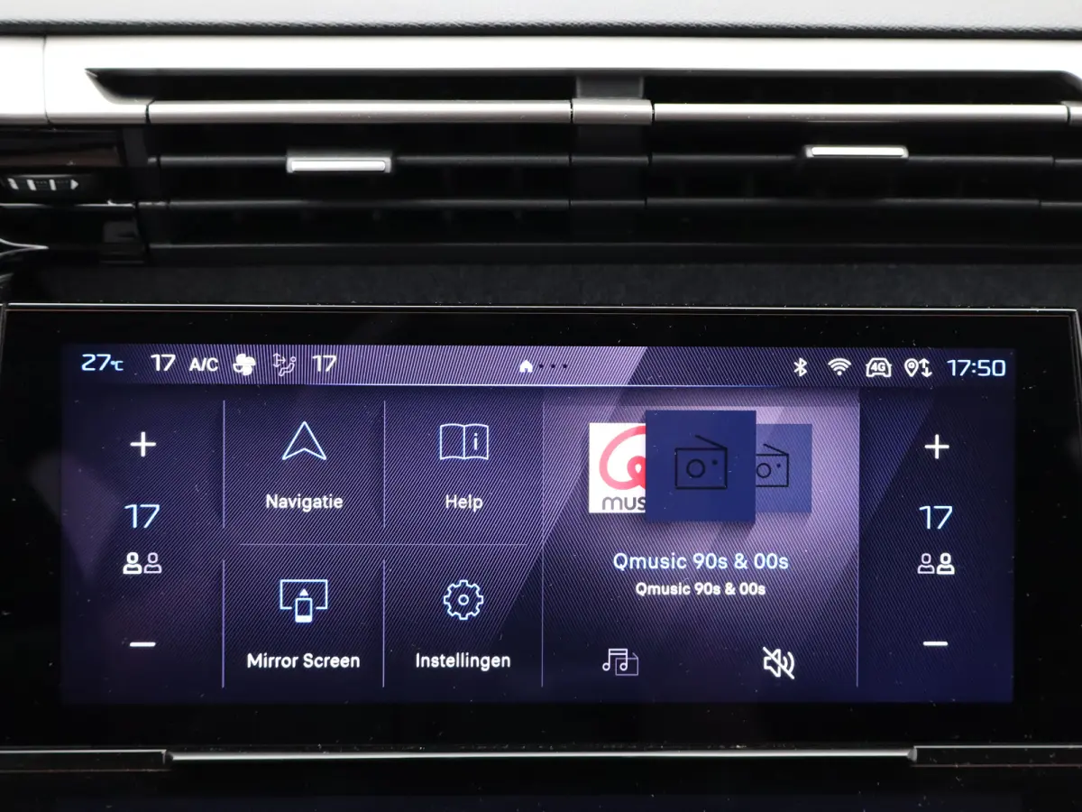 Allure EV 54 kWh | SOH 93% | Stoelverwarming | Stuurverwarming | Navigatie | Verwamde Voorruit | Camera | Parkeersensoren Voor en Achter | 18" Lichtmetalen Velgen | Keyless