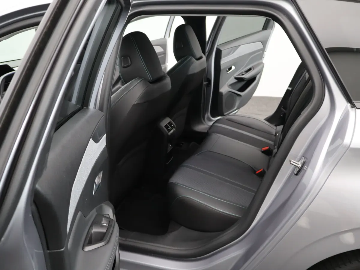Allure EV 54 kWh | SOH 93% | Stoelverwarming | Stuurverwarming | Navigatie | Verwamde Voorruit | Camera | Parkeersensoren Voor en Achter | 18" Lichtmetalen Velgen | Keyless