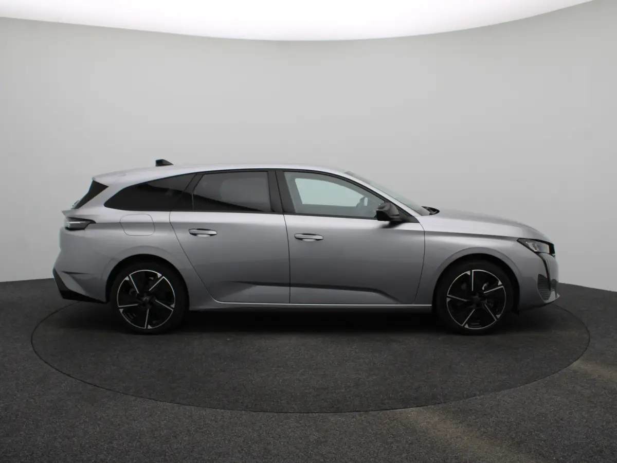 Allure EV 54 kWh | SOH 93% | Stoelverwarming | Stuurverwarming | Navigatie | Verwamde Voorruit | Camera | Parkeersensoren Voor en Achter | 18" Lichtmetalen Velgen | Keyless