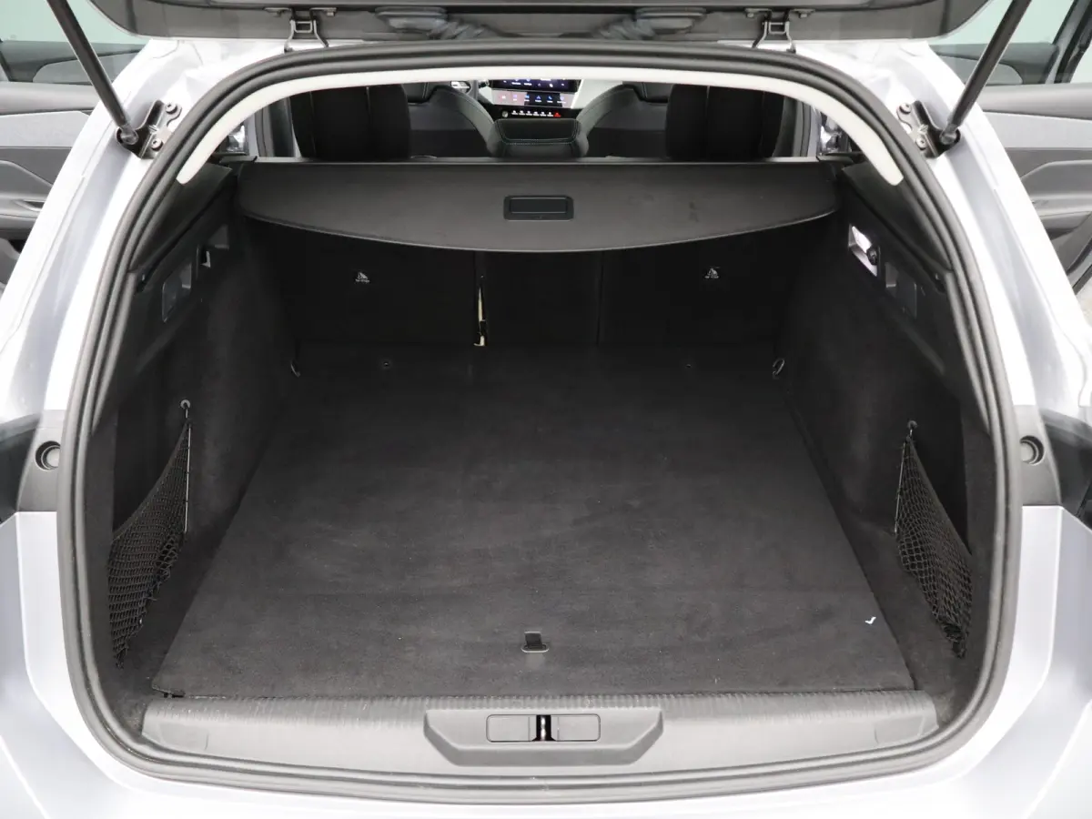 Allure EV 54 kWh | SOH 93% | Stoelverwarming | Stuurverwarming | Navigatie | Verwamde Voorruit | Camera | Parkeersensoren Voor en Achter | 18" Lichtmetalen Velgen | Keyless