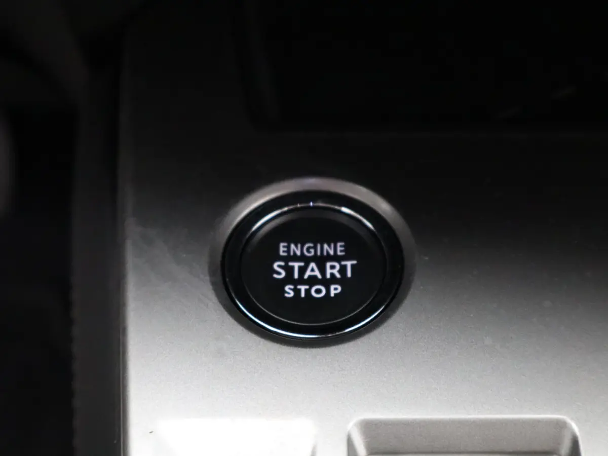 Allure EV 54 kWh | SOH 93% | Stoelverwarming | Stuurverwarming | Navigatie | Verwamde Voorruit | Camera | Parkeersensoren Voor en Achter | 18" Lichtmetalen Velgen | Keyless