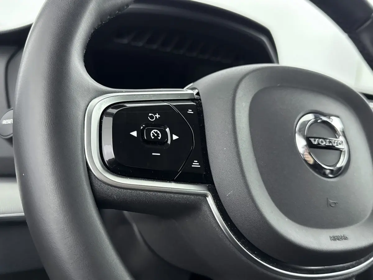 2.0 T8 Recharge AWD Core Bright | Trekhaak | BLIS | PDC V+A en Camera | Lederen bekleding | Stoel + Stuurverwarming |