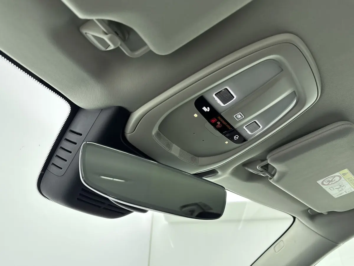 2.0 T8 Recharge AWD Core Bright | Trekhaak | BLIS | PDC V+A en Camera | Lederen bekleding | Stoel + Stuurverwarming |