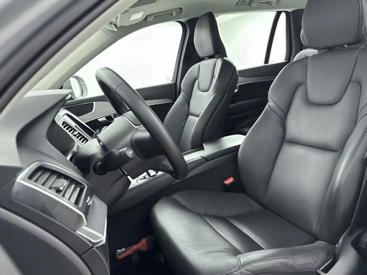 2.0 T8 Recharge AWD Core Bright | Trekhaak | BLIS | PDC V+A en Camera | Lederen bekleding | Stoel + Stuurverwarming |