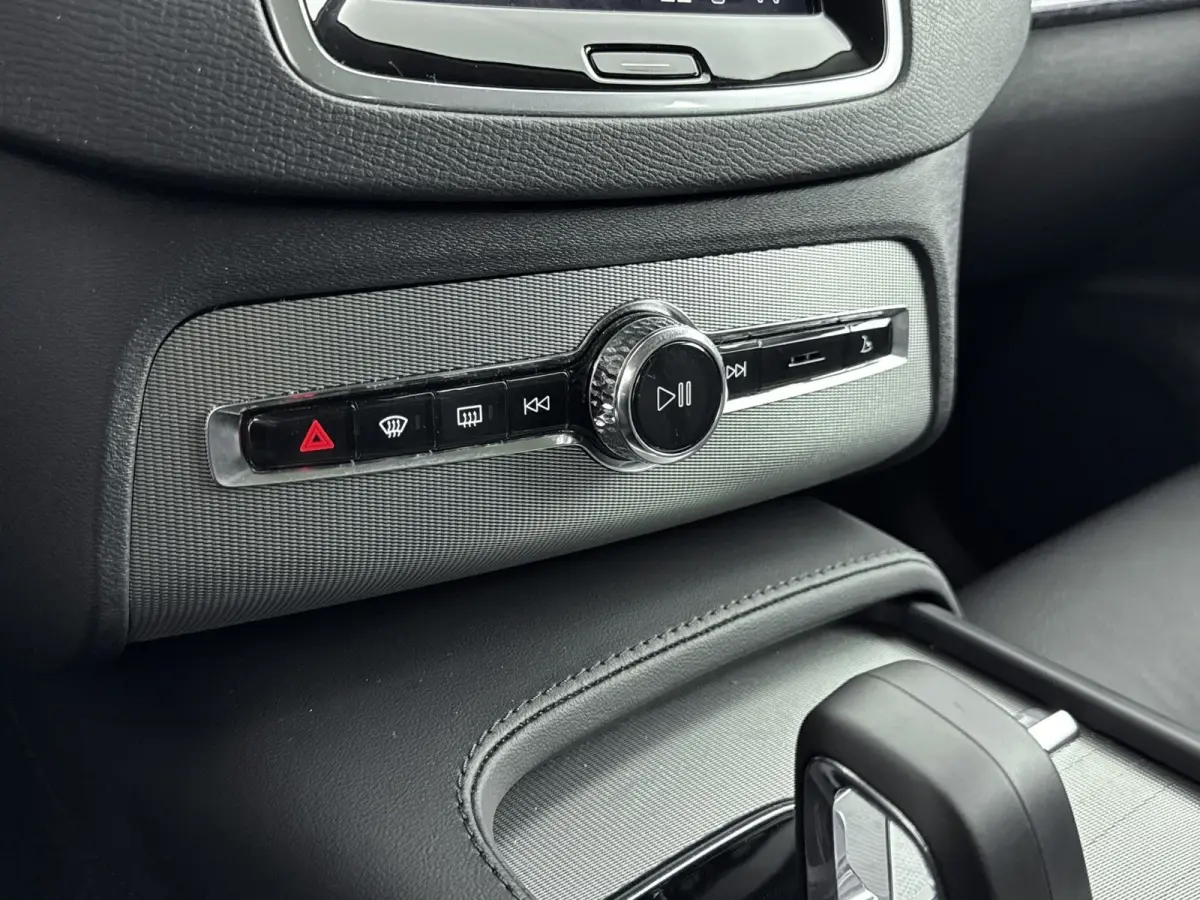 2.0 T8 Recharge AWD Core Bright | Trekhaak | BLIS | PDC V+A en Camera | Lederen bekleding | Stoel + Stuurverwarming |
