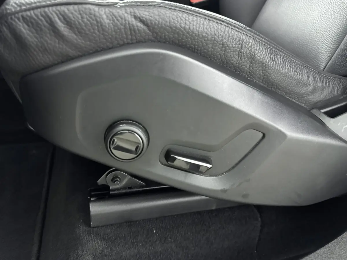 2.0 T8 Recharge AWD Core Bright | Trekhaak | BLIS | PDC V+A en Camera | Lederen bekleding | Stoel + Stuurverwarming |