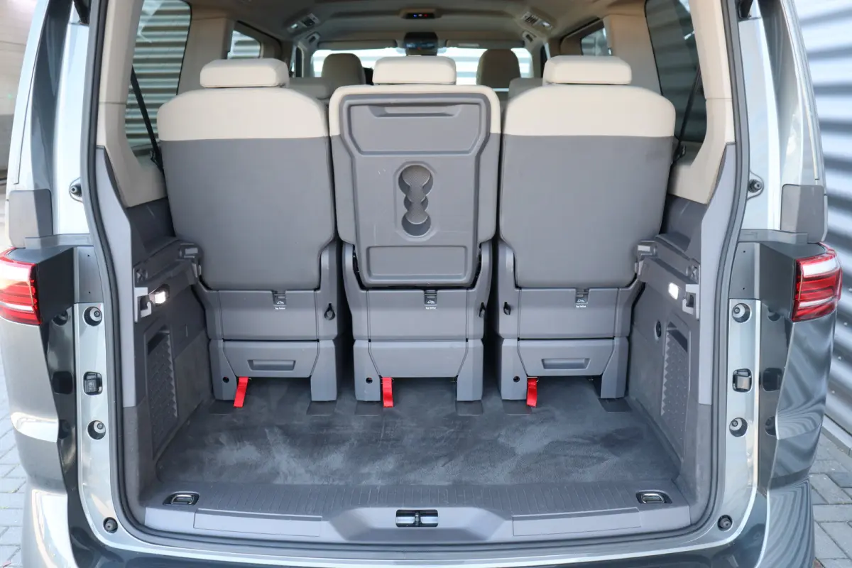 1.4 e-HYBRID 217PK L2 7-ZITS BUSINESS LIFE SOH 98,13% / NAVI / CLIMA / FULL-LED / PDC / 18" LMV / TREKHAAK / KEYLESS / CAMERA / 1E EIGENAAR / NIEUWSTAAT !!