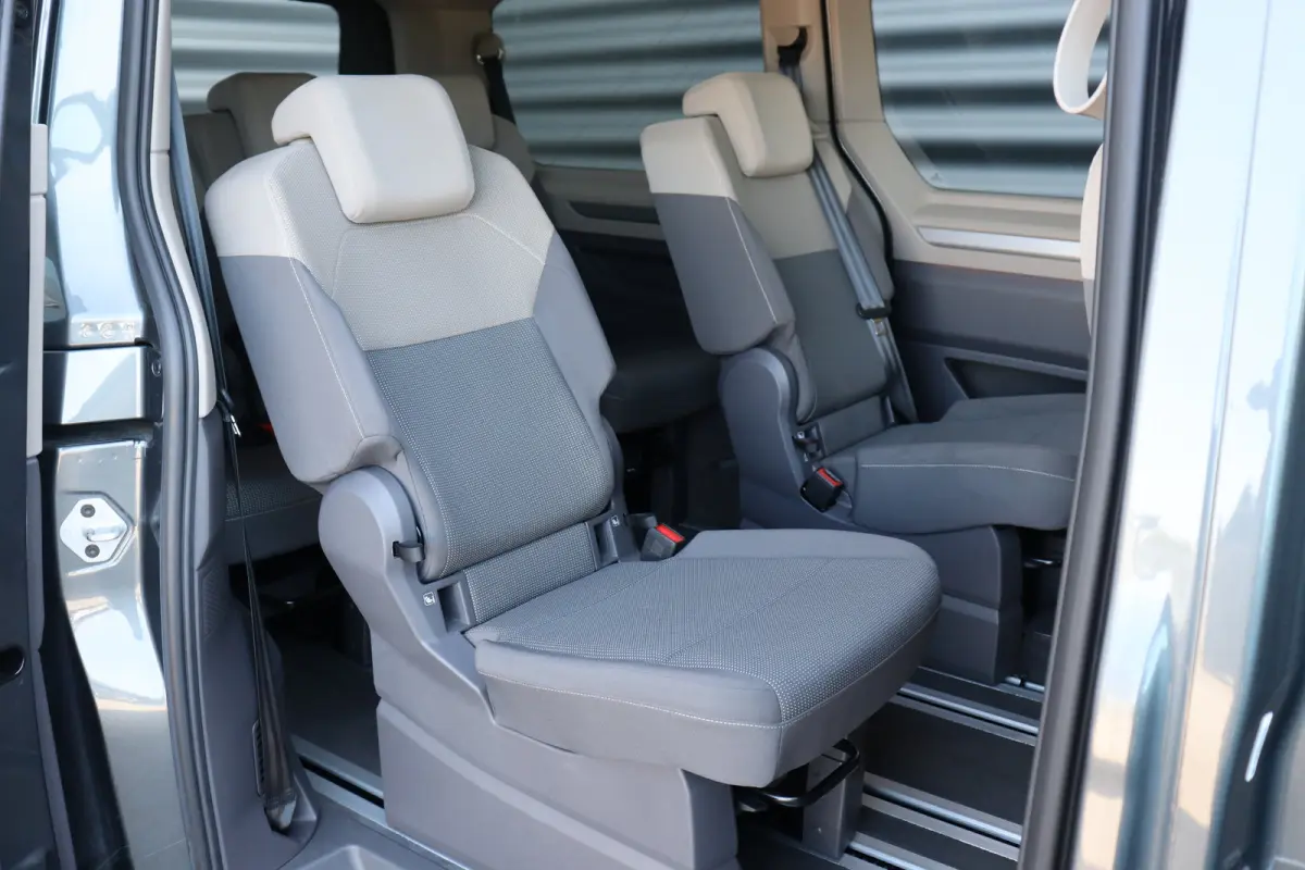 1.4 e-HYBRID 217PK L2 7-ZITS BUSINESS LIFE SOH 98,13% / NAVI / CLIMA / FULL-LED / PDC / 18" LMV / TREKHAAK / KEYLESS / CAMERA / 1E EIGENAAR / NIEUWSTAAT !!