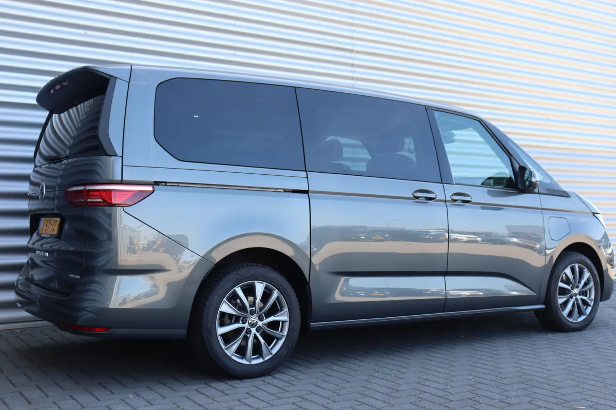 1.4 e-HYBRID 217PK L2 7-ZITS BUSINESS LIFE SOH 98,13% / NAVI / CLIMA / FULL-LED / PDC / 18" LMV / TREKHAAK / KEYLESS / CAMERA / 1E EIGENAAR / NIEUWSTAAT !!