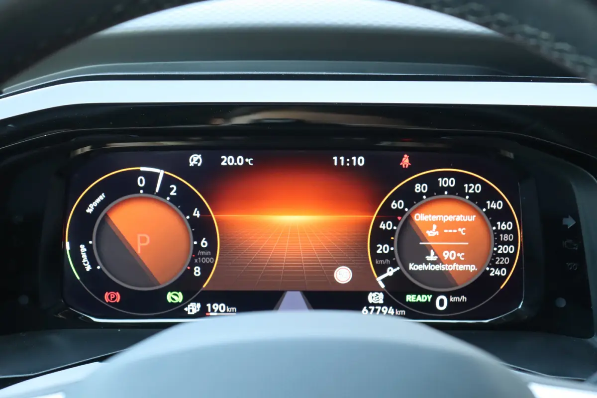 1.4 e-HYBRID 217PK L2 7-ZITS BUSINESS LIFE SOH 98,13% / NAVI / CLIMA / FULL-LED / PDC / 18" LMV / TREKHAAK / KEYLESS / CAMERA / 1E EIGENAAR / NIEUWSTAAT !!