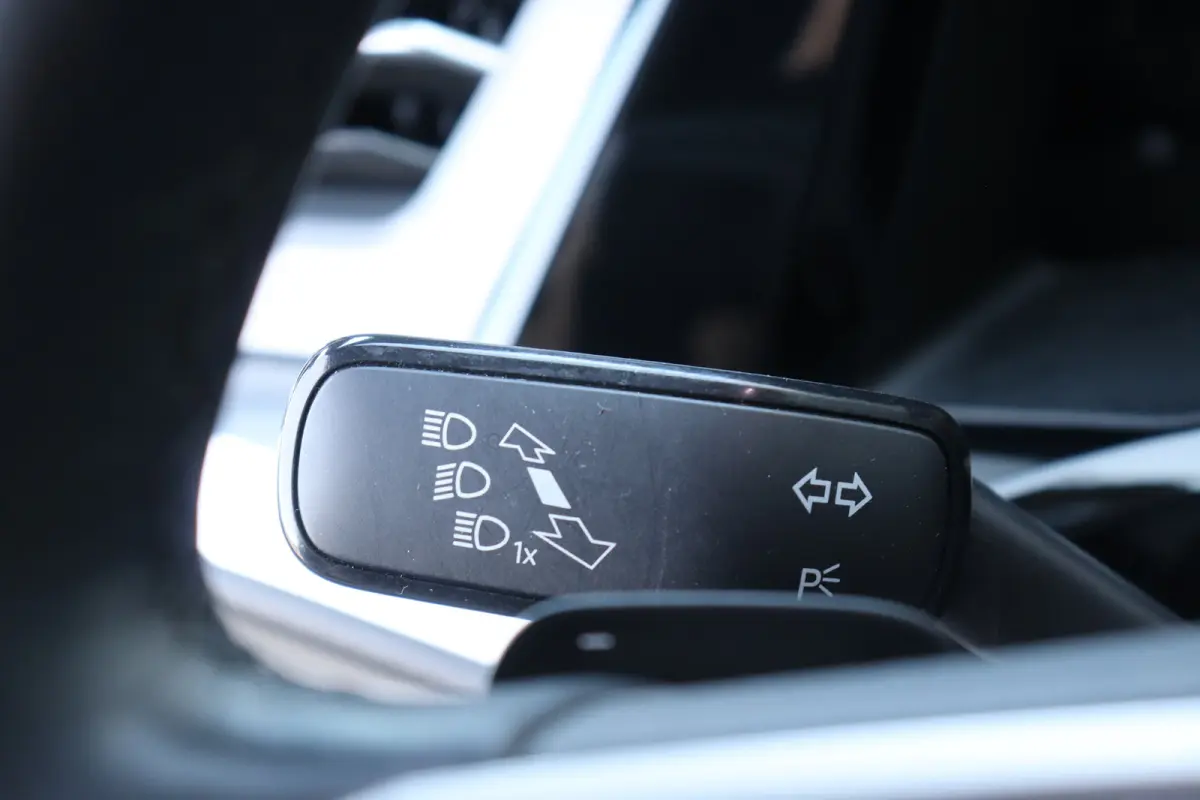 1.4 e-HYBRID 217PK L2 7-ZITS BUSINESS LIFE SOH 98,13% / NAVI / CLIMA / FULL-LED / PDC / 18" LMV / TREKHAAK / KEYLESS / CAMERA / 1E EIGENAAR / NIEUWSTAAT !!