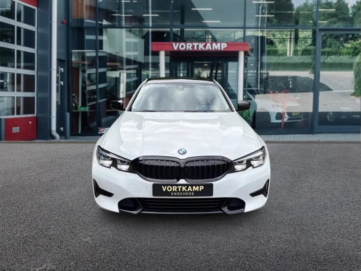 318I SPORTLINE M-PAKKET TREKHAAK/LEDER/CAMERA/STOELVERW/E-KLEP/CRUISE