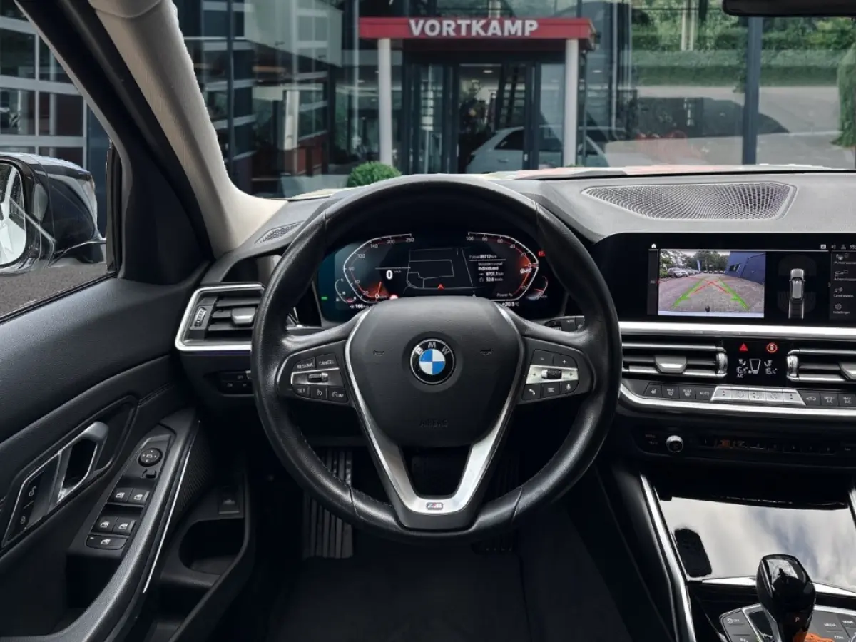 318I SPORTLINE M-PAKKET TREKHAAK/LEDER/CAMERA/STOELVERW/E-KLEP/CRUISE