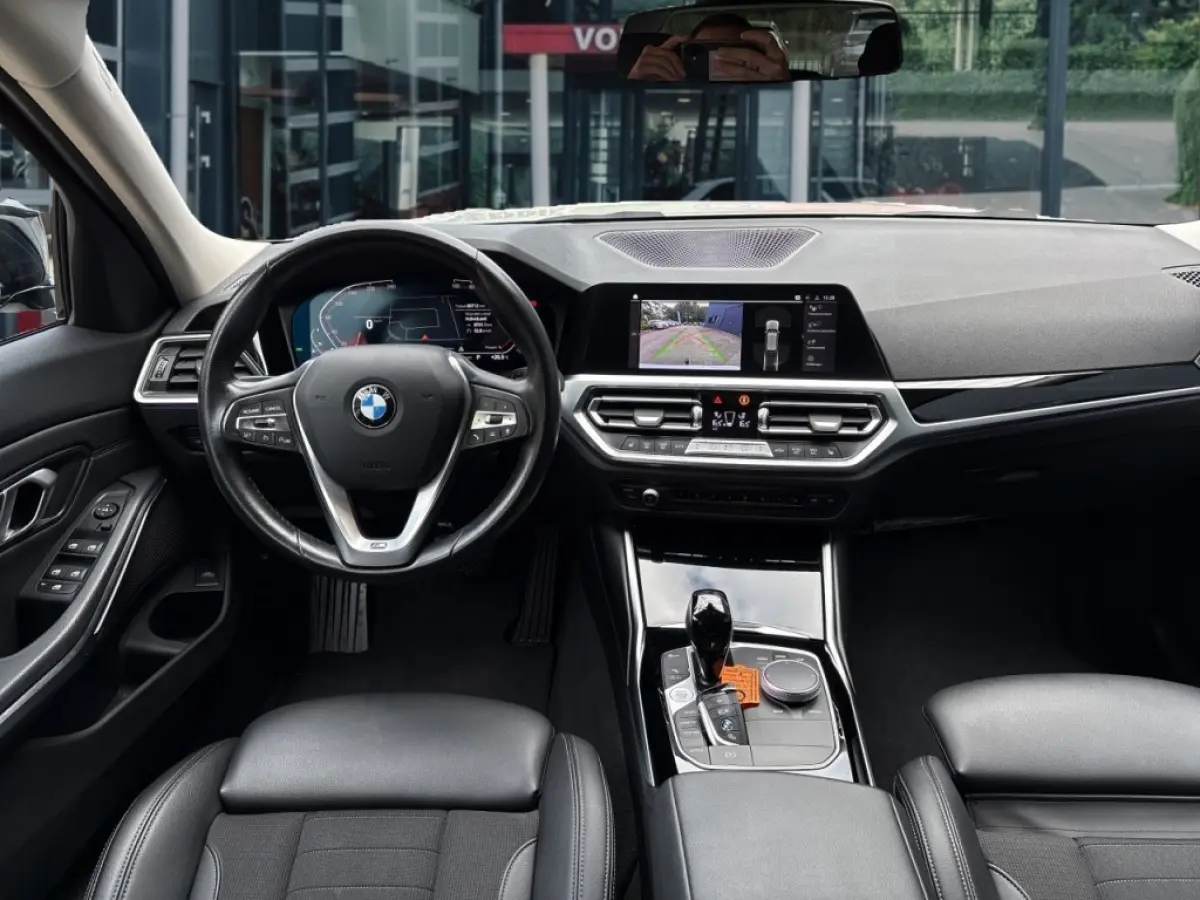 318I SPORTLINE M-PAKKET TREKHAAK/LEDER/CAMERA/STOELVERW/E-KLEP/CRUISE